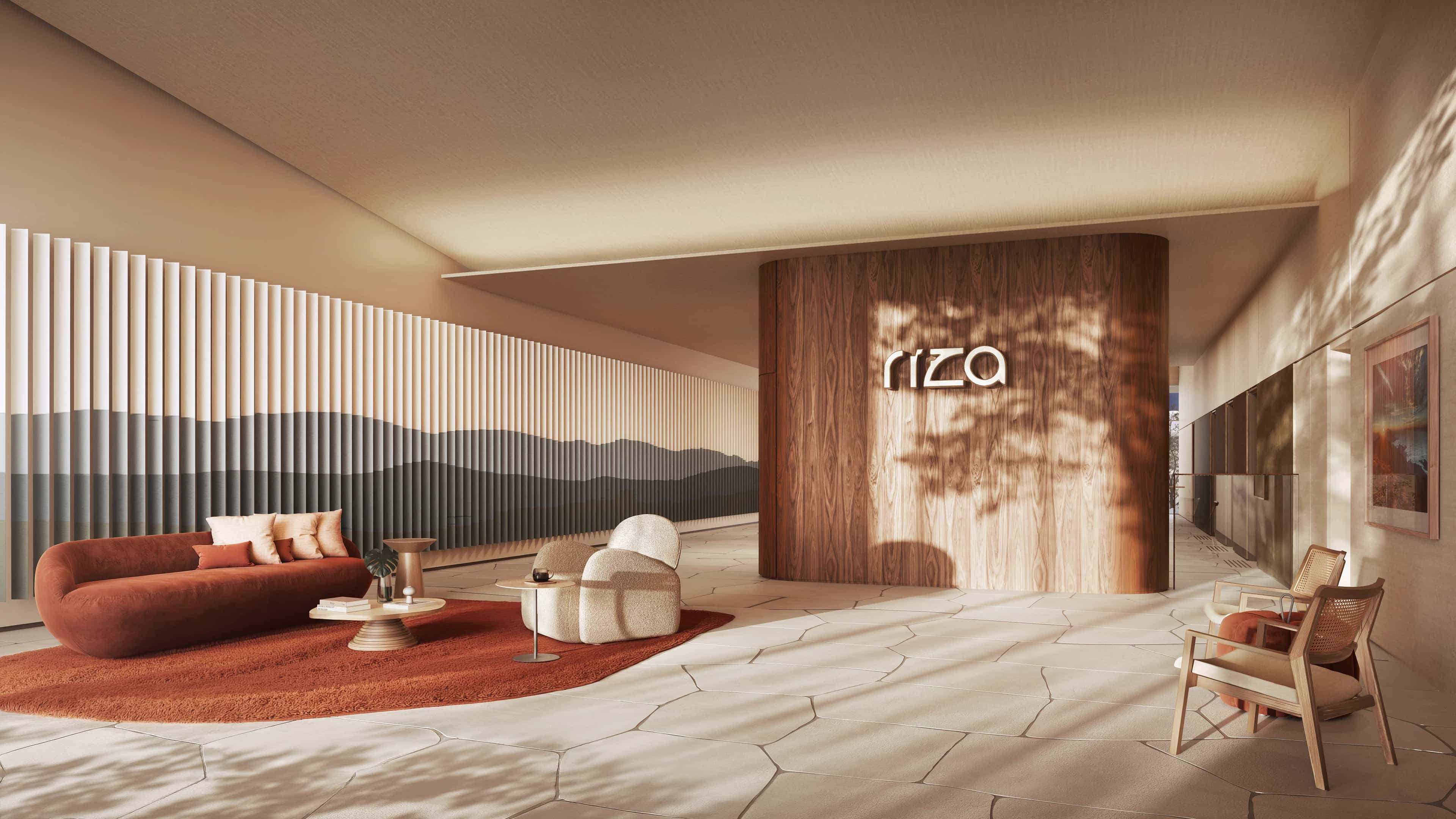 Hall de entrada do Riza com sofá terracota e painel de madeira